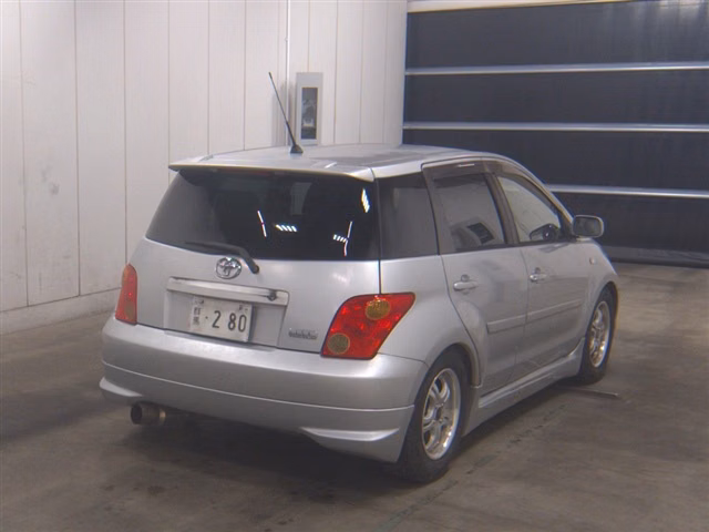 TOYOTA IST