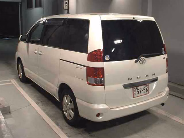 TOYOTA NOAH