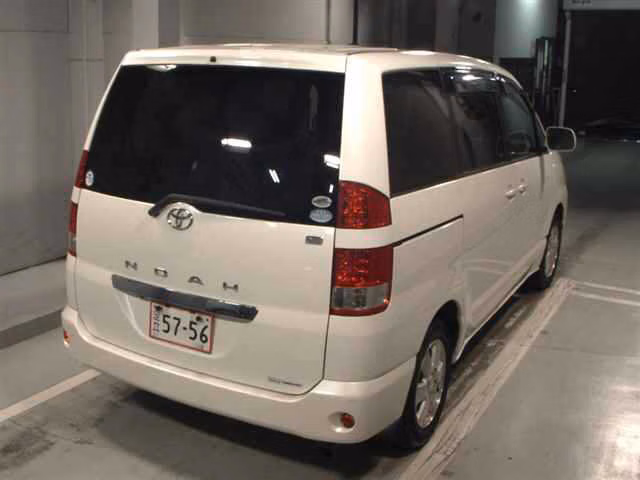 TOYOTA NOAH