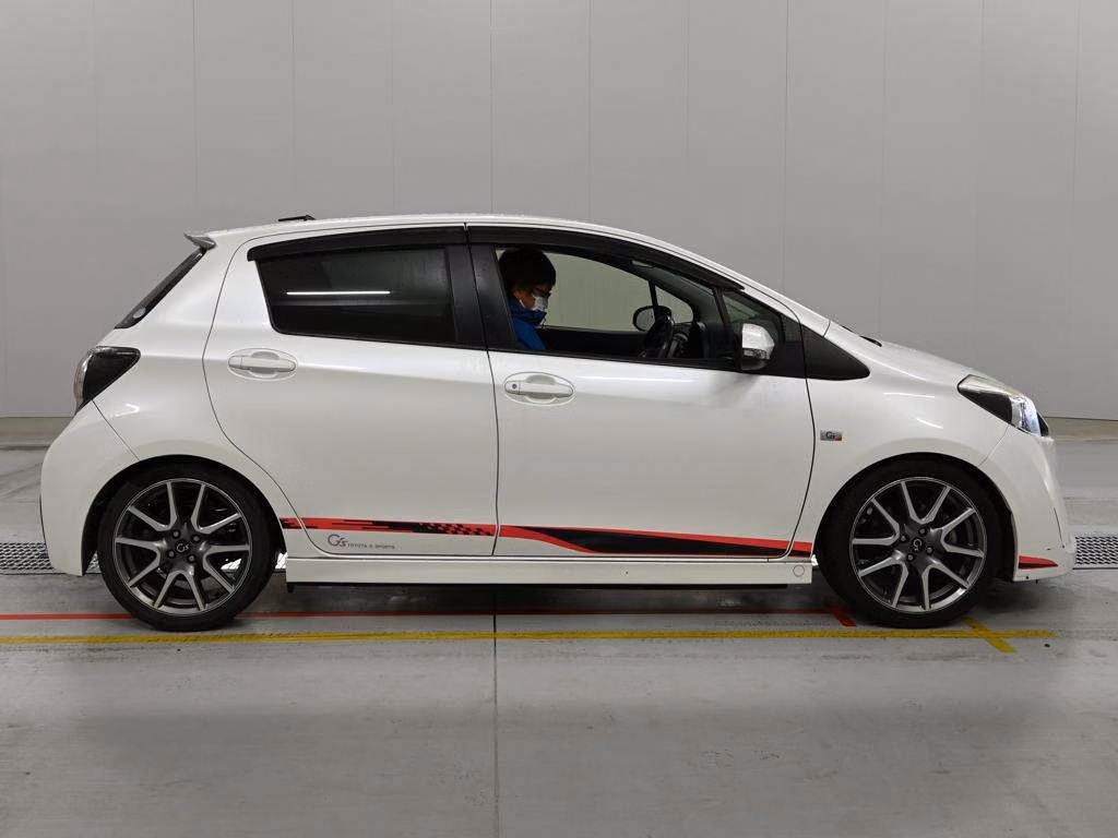 TOYOTA VITZ