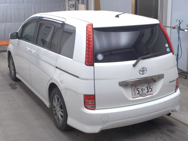 TOYOTA ISIS