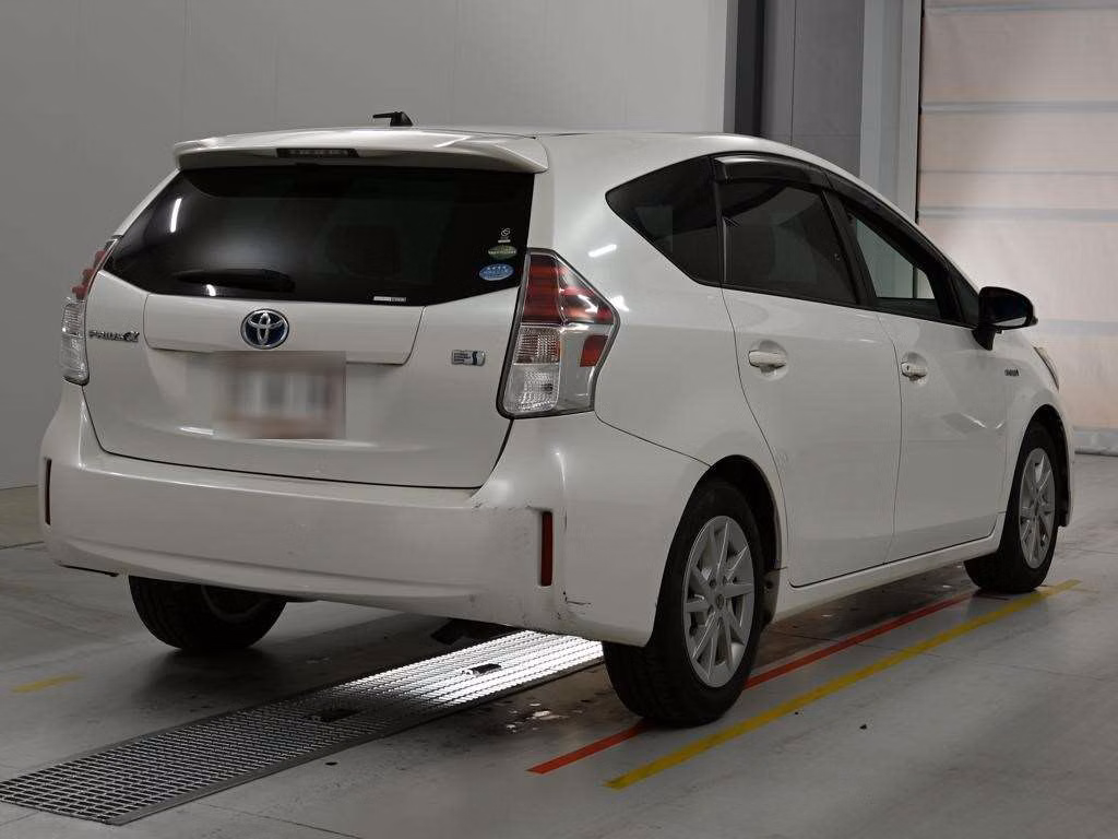 TOYOTA PRIUS ALPHA