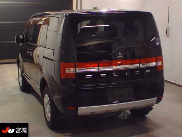 MITSUBISHI DELICA D:5