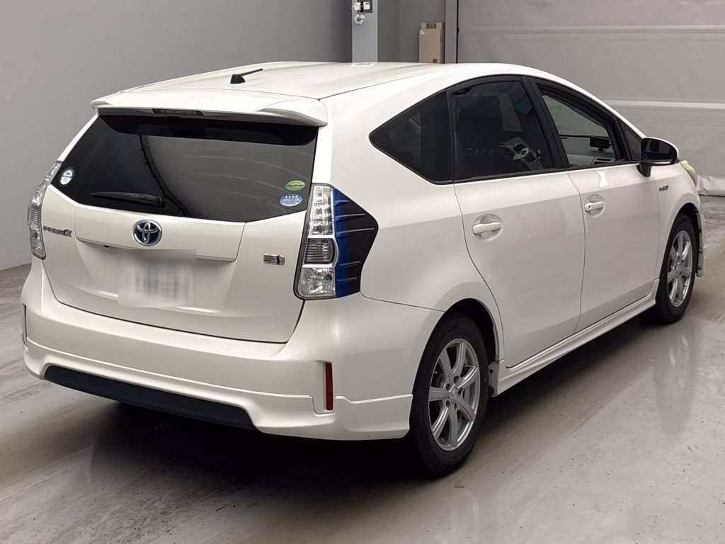 TOYOTA PRIUS ALPHA