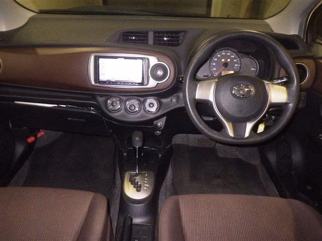 TOYOTA VITZ