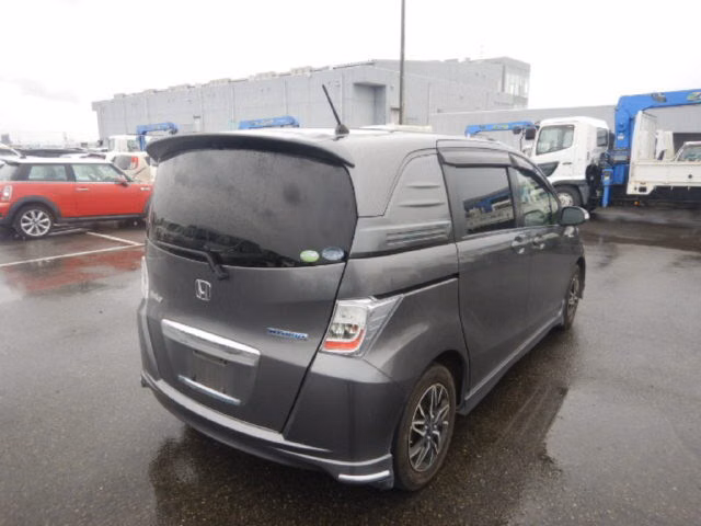 HONDA FREED SPIKE