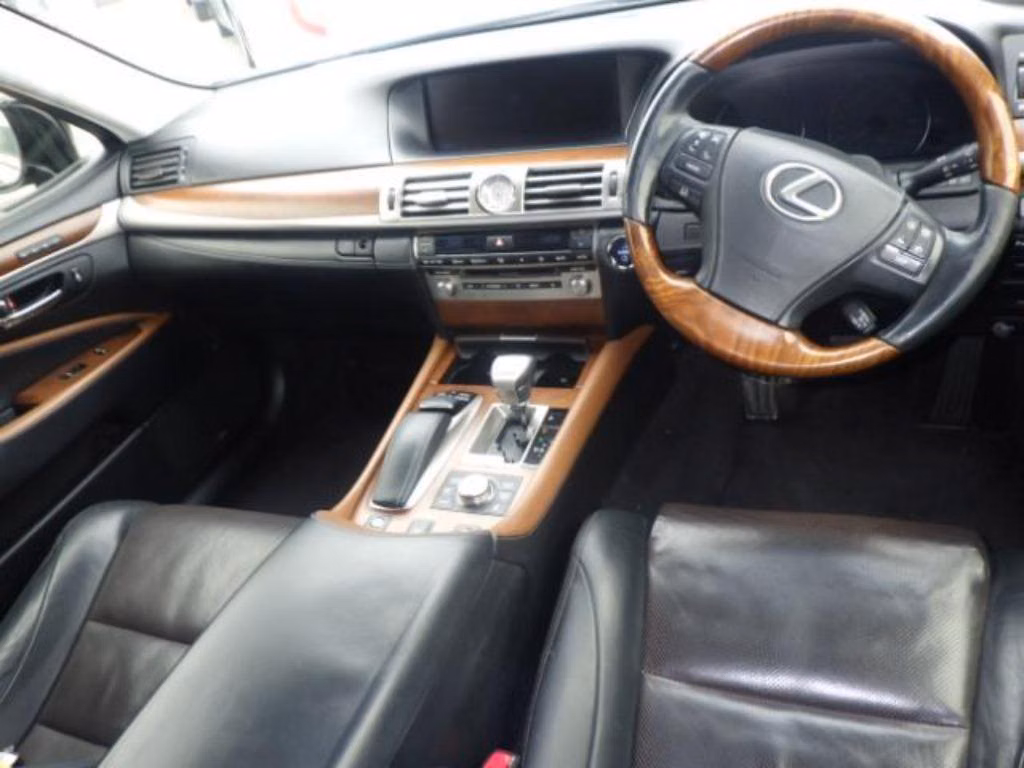 LEXUS LS600H