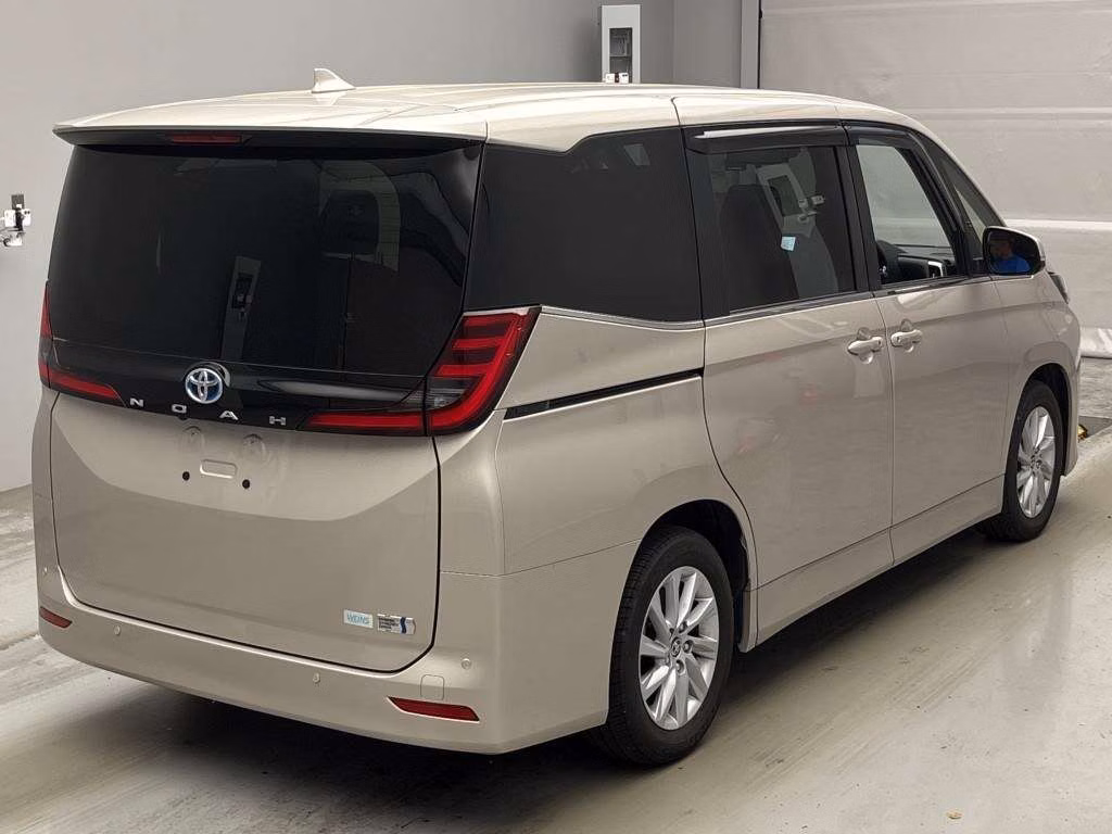 TOYOTA NOAH