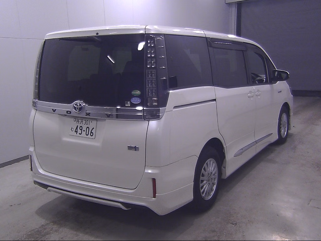 TOYOTA VOXY