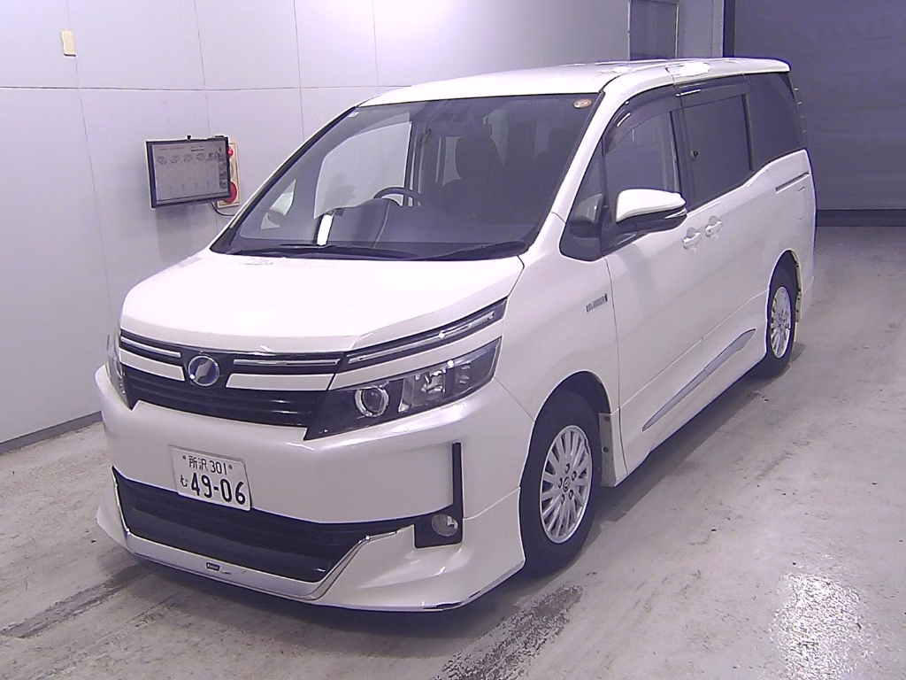 TOYOTA VOXY