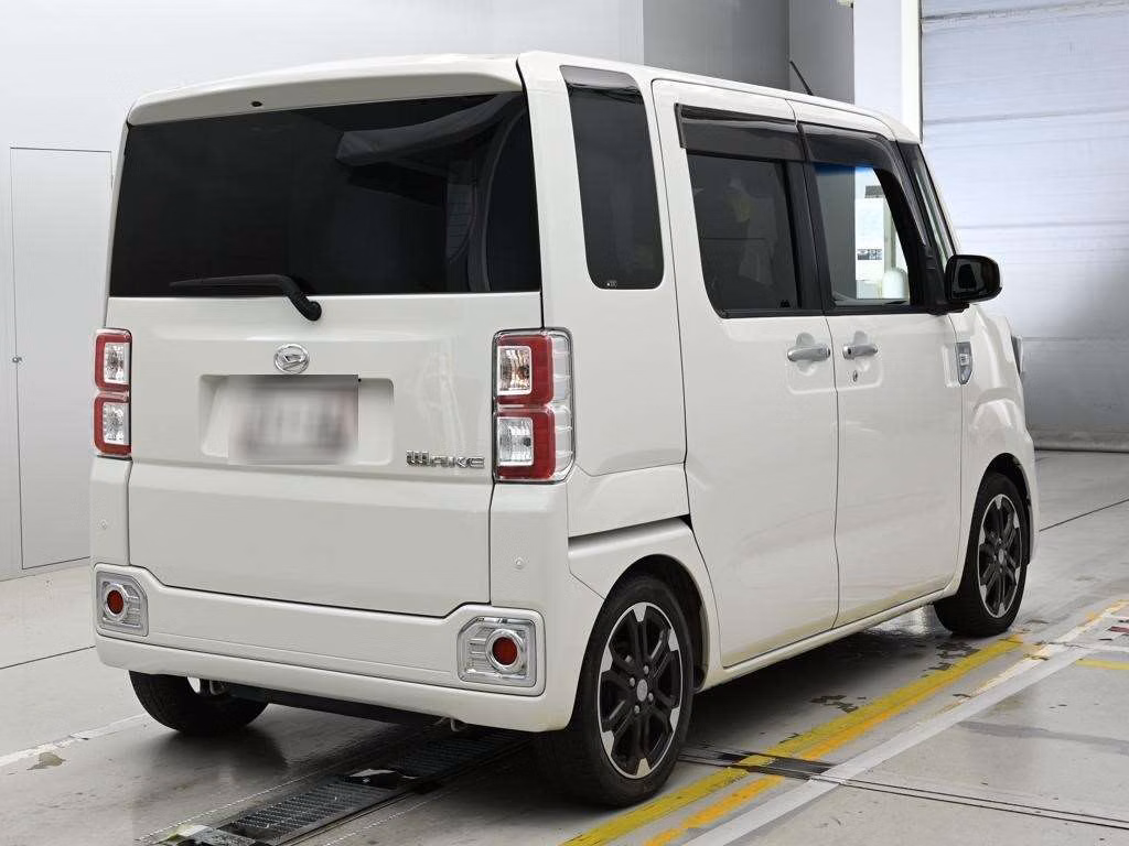 DAIHATSU WAKE