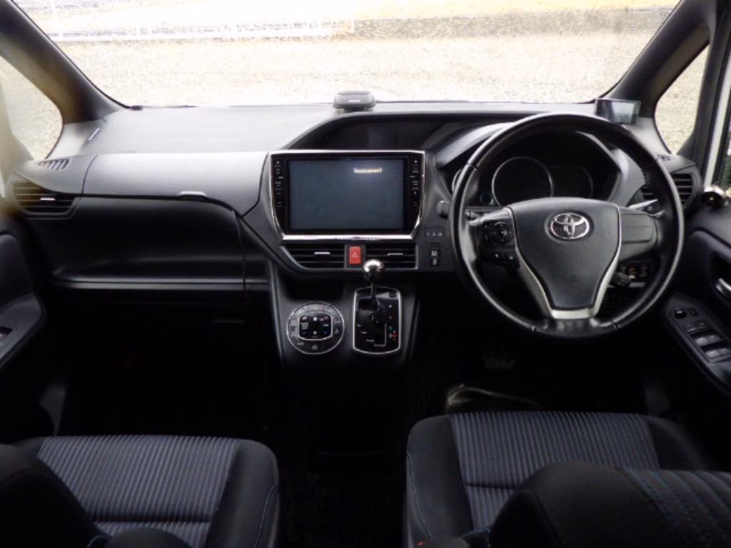 TOYOTA NOAH