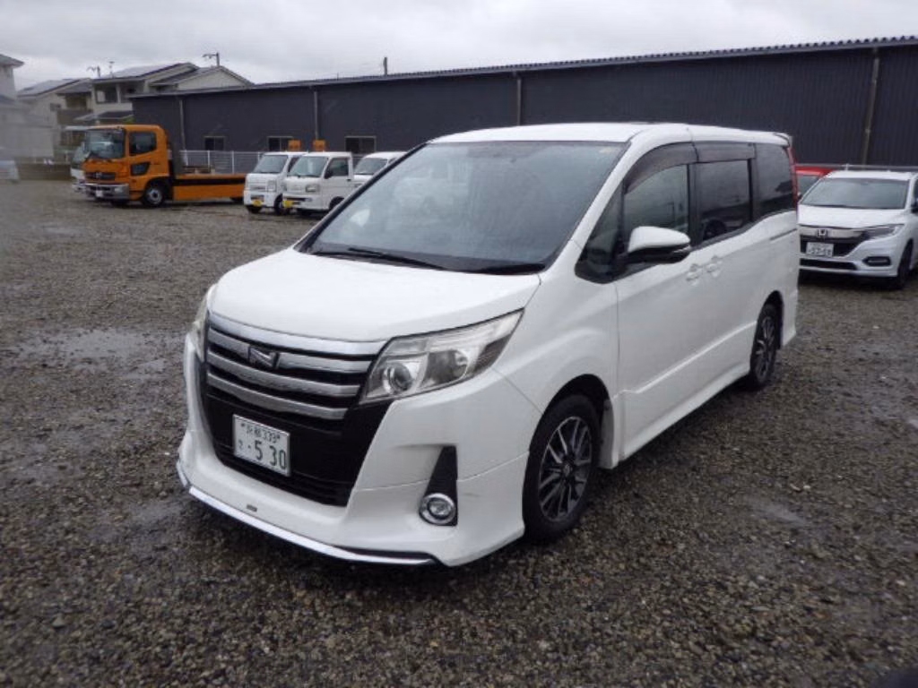 TOYOTA NOAH