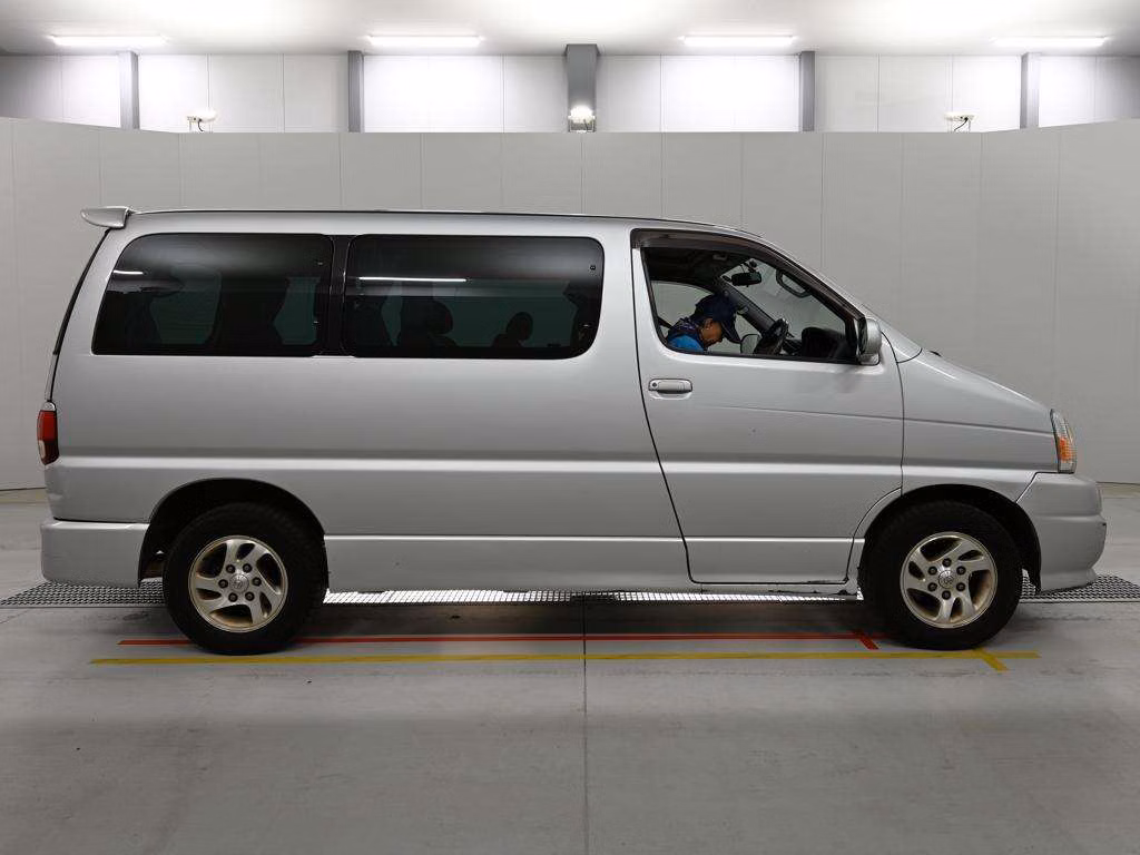 TOYOTA TOURING HIACE