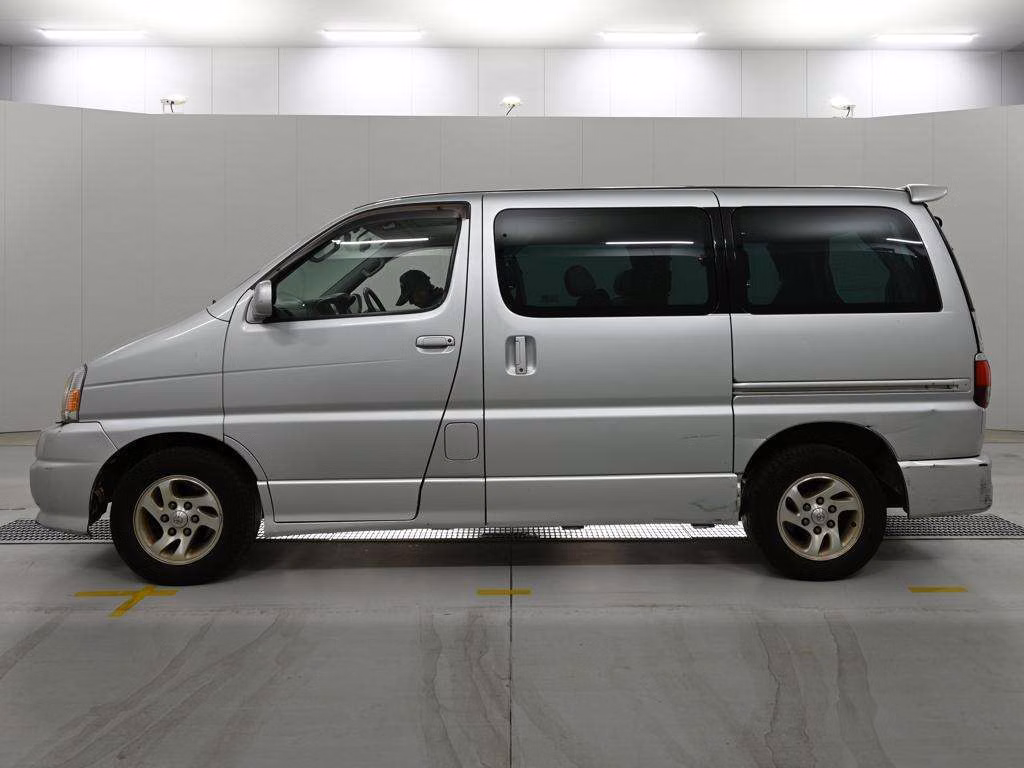TOYOTA TOURING HIACE