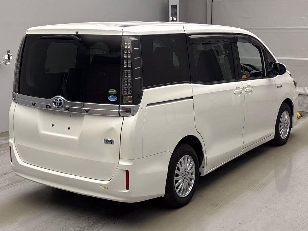 TOYOTA VOXY
