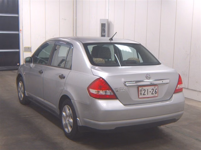 NISSAN TIIDA LATIO