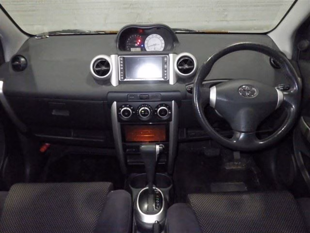 TOYOTA IST