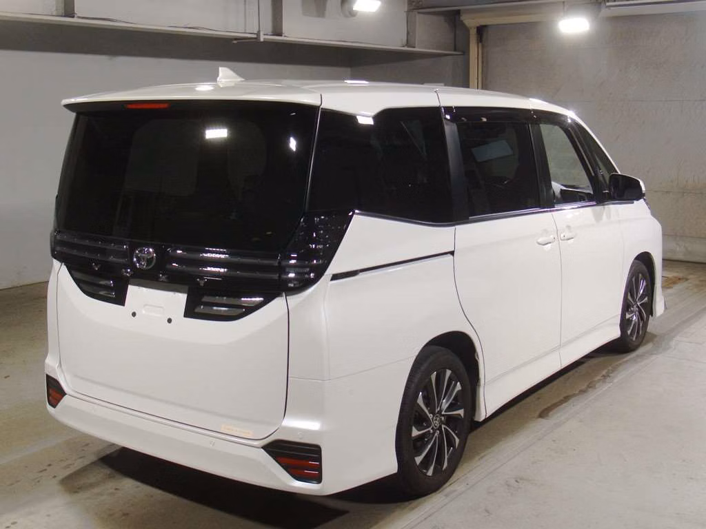 TOYOTA VOXY