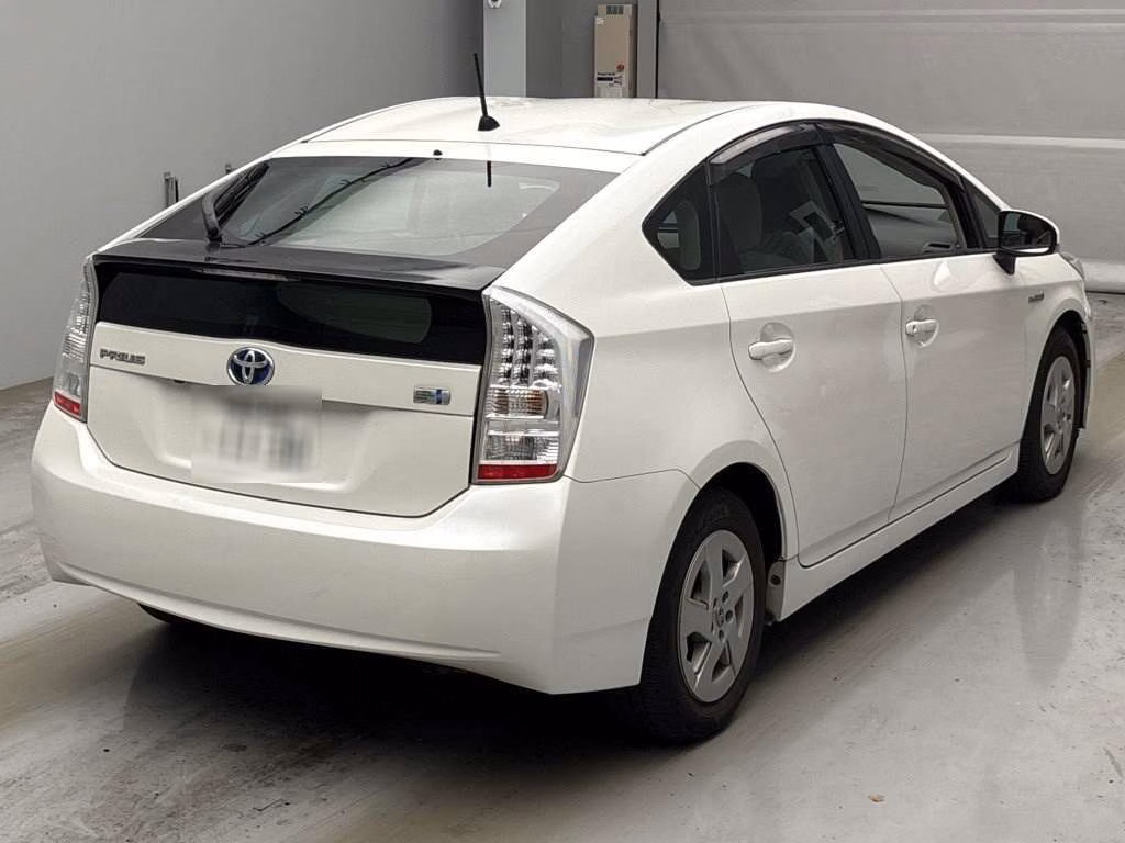 TOYOTA PRIUS
