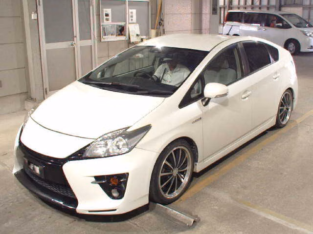 TOYOTA PRIUS