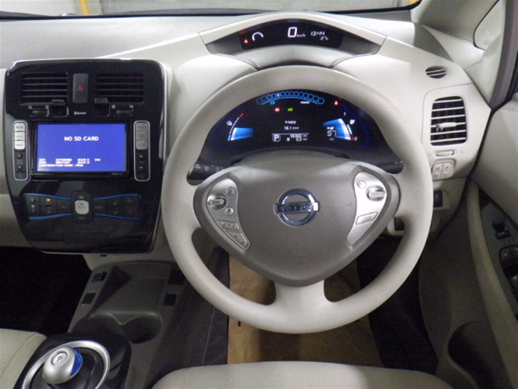 NISSAN LEAF