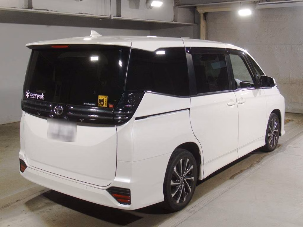 TOYOTA VOXY