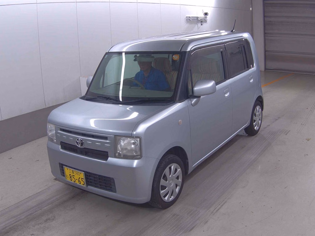 TOYOTA PIXIS SPACE