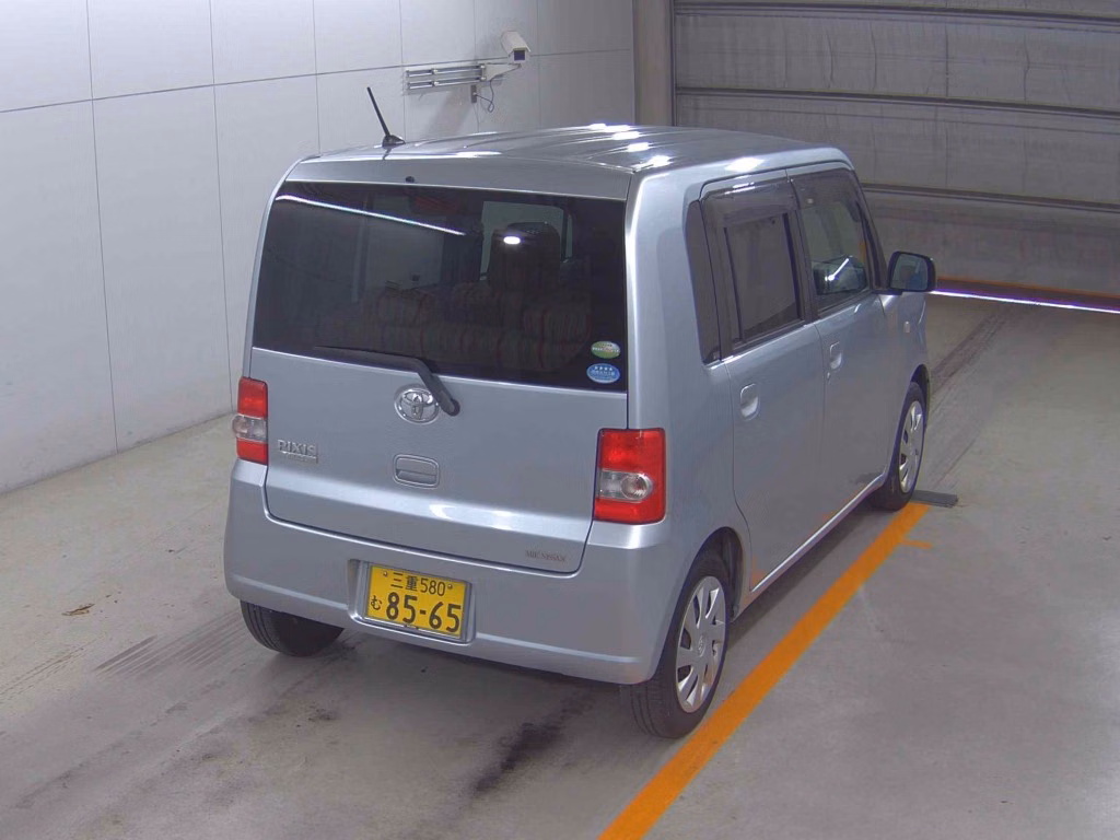 TOYOTA PIXIS SPACE