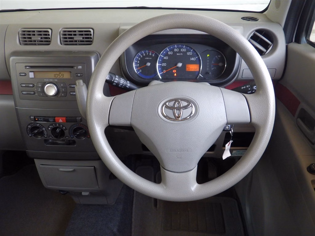 TOYOTA PIXIS SPACE