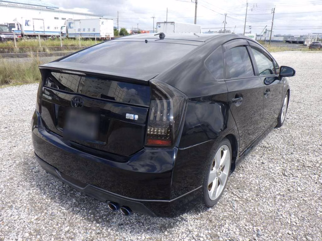 TOYOTA PRIUS