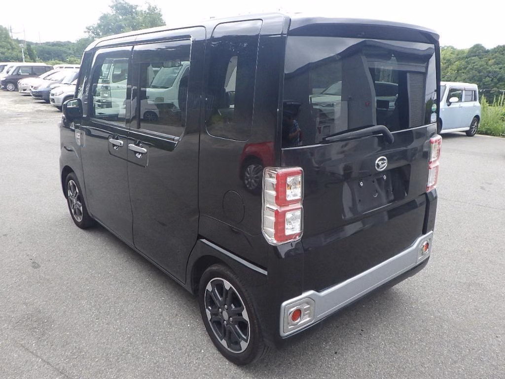 DAIHATSU WAKE