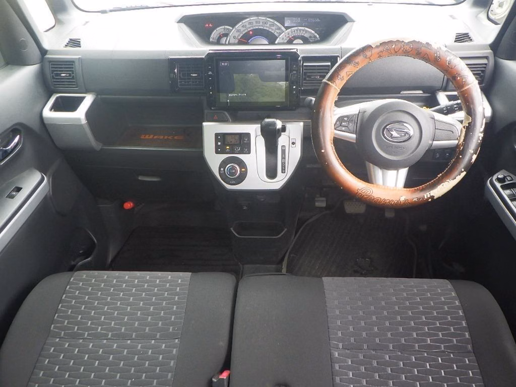 DAIHATSU WAKE