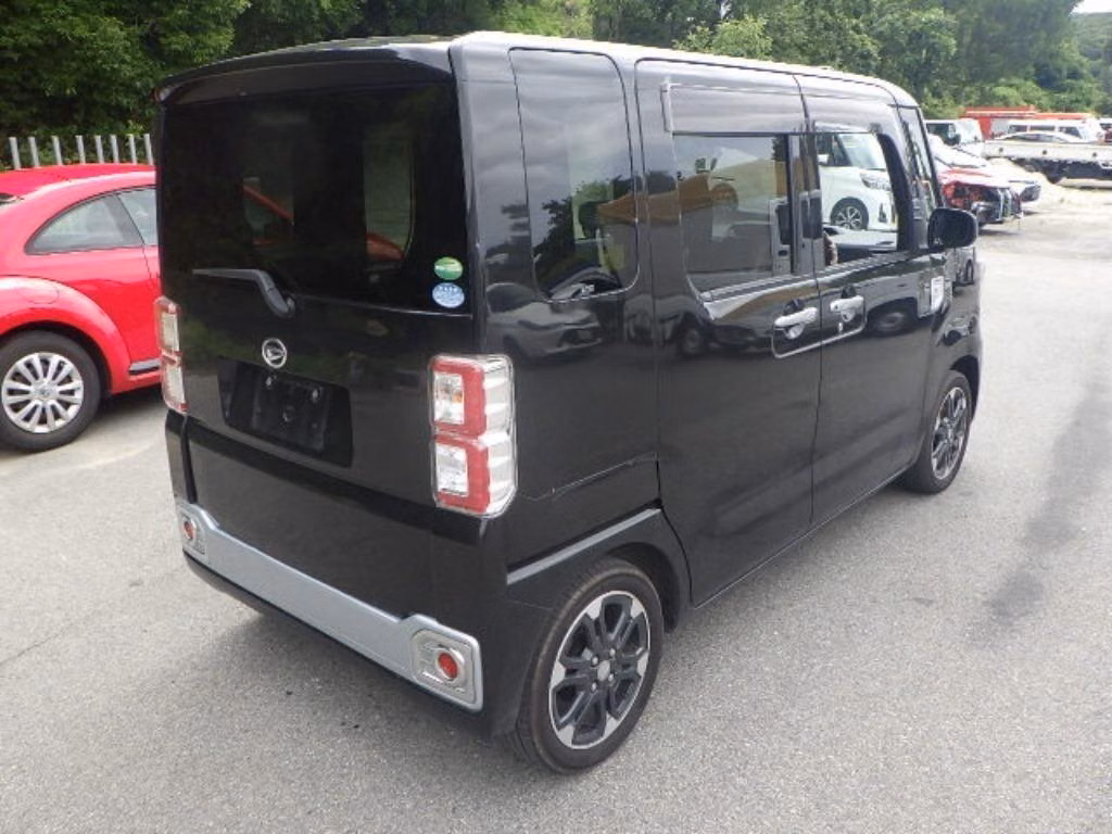DAIHATSU WAKE