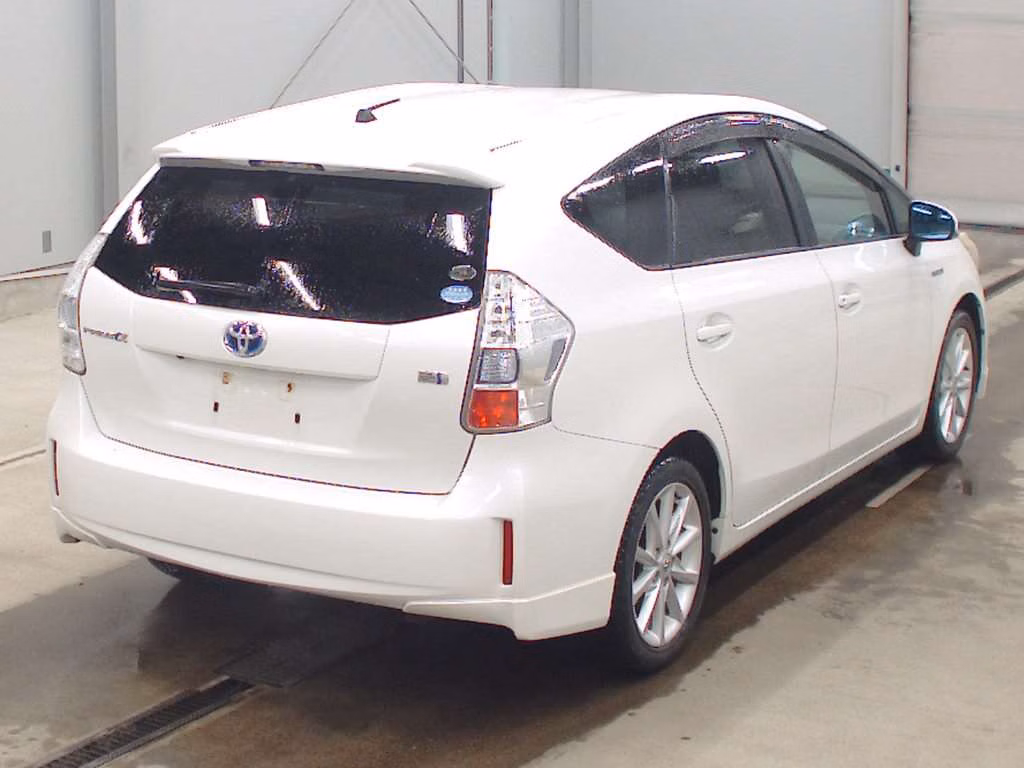 TOYOTA PRIUS ALPHA