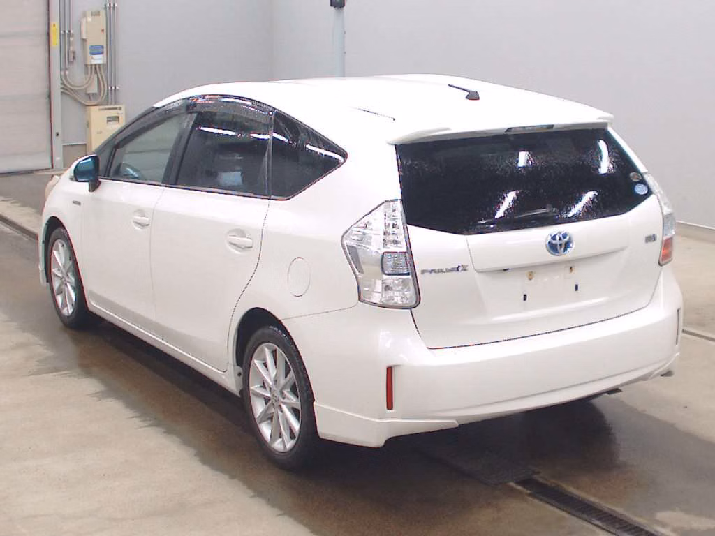 TOYOTA PRIUS ALPHA
