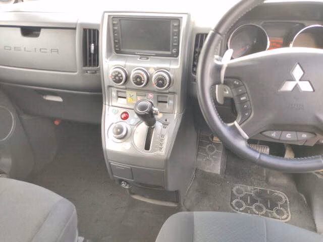 MITSUBISHI DELICA D:5