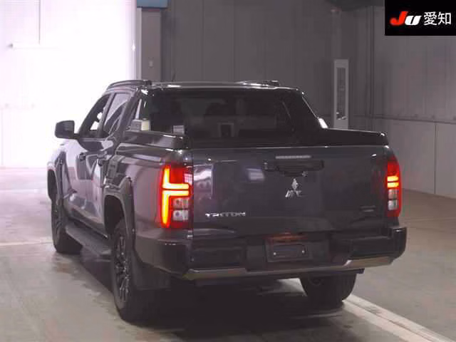 MITSUBISHI TRITON