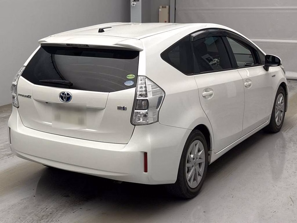 TOYOTA PRIUS ALPHA