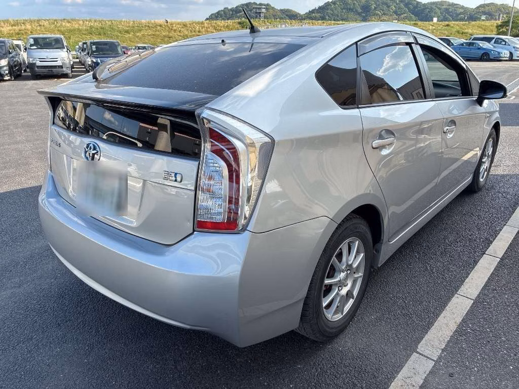 TOYOTA PRIUS