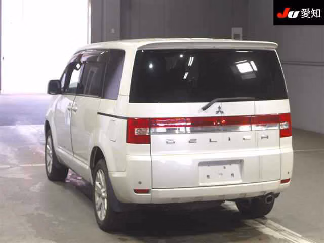 MITSUBISHI DELICA D:5