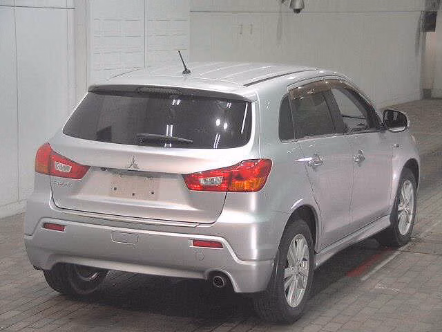 MITSUBISHI RVR