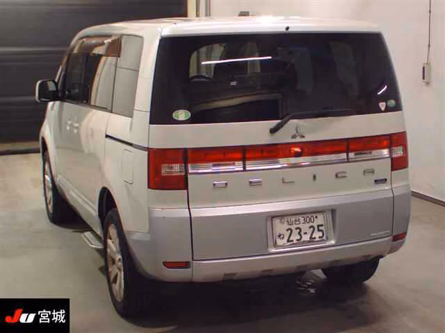 MITSUBISHI DELICA D:5