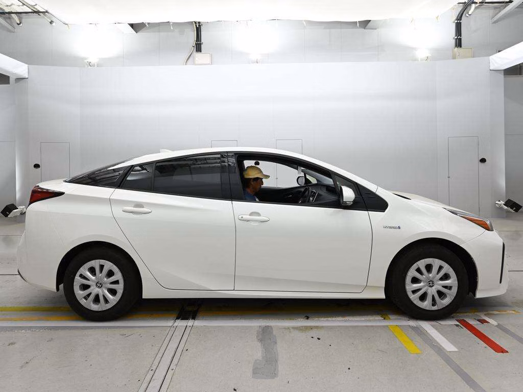 TOYOTA PRIUS