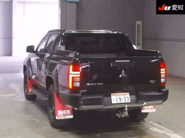 MITSUBISHI TRITON