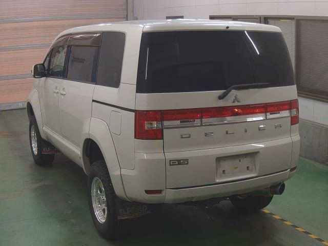 MITSUBISHI DELICA D:5