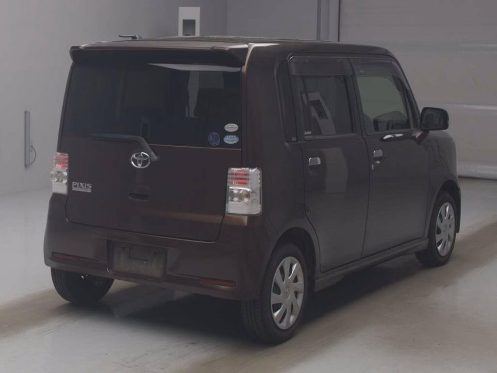 TOYOTA PIXIS SPACE