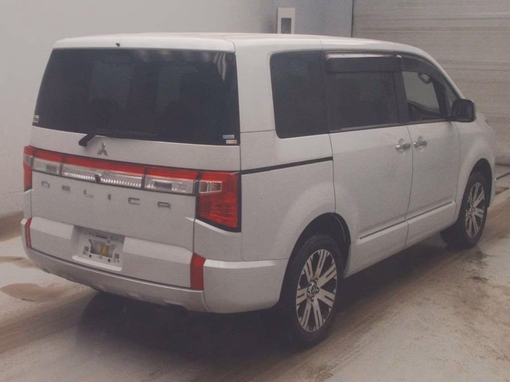 MITSUBISHI DELICA D:5
