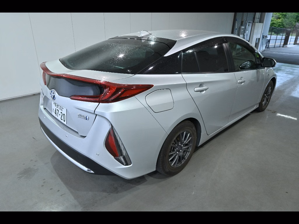 TOYOTA PRIUS PHV