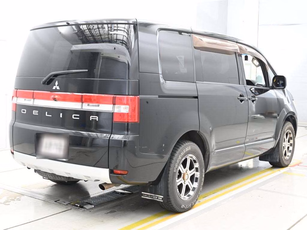 MITSUBISHI DELICA D:5